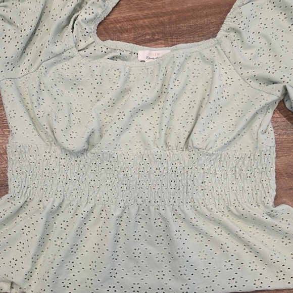 Urban Romantics Sage Green Eyelet Peasant Blouse Size Large Cropped - Picture 9 of 10